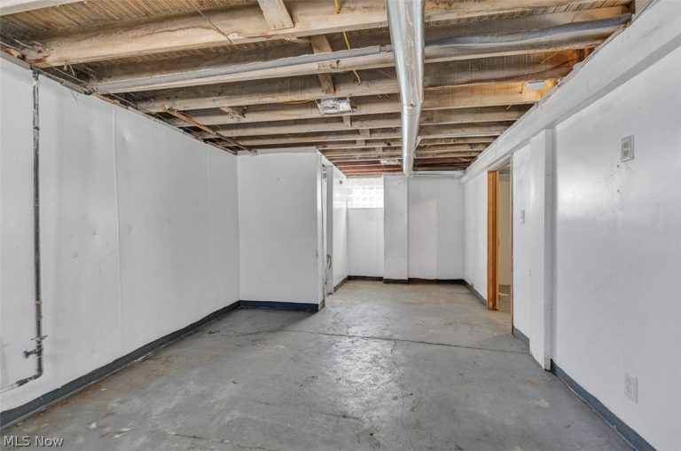 13801 Othello Avenue, Cleveland, OH - Photo 8