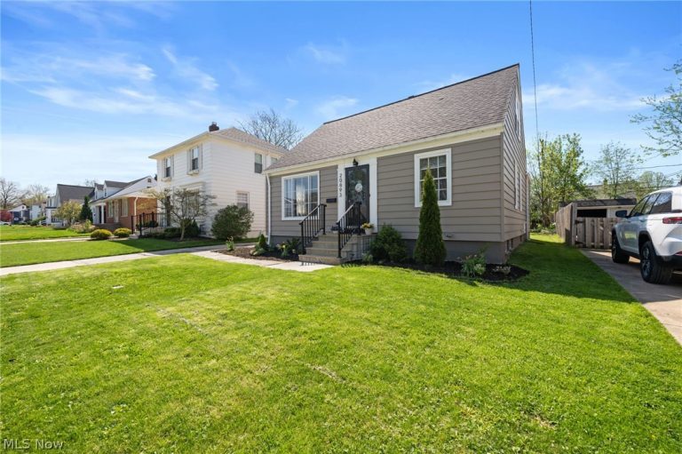 20893 Belvidere Avenue, Fairview Park, OH - Photo 2