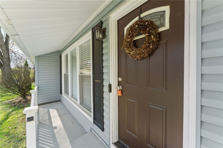 888 Orchard Avenue, Barberton, OH - Photo 2