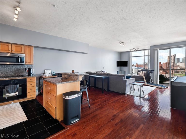 2222 Detroit Avenue #1009, Cleveland, OH - Photo 8