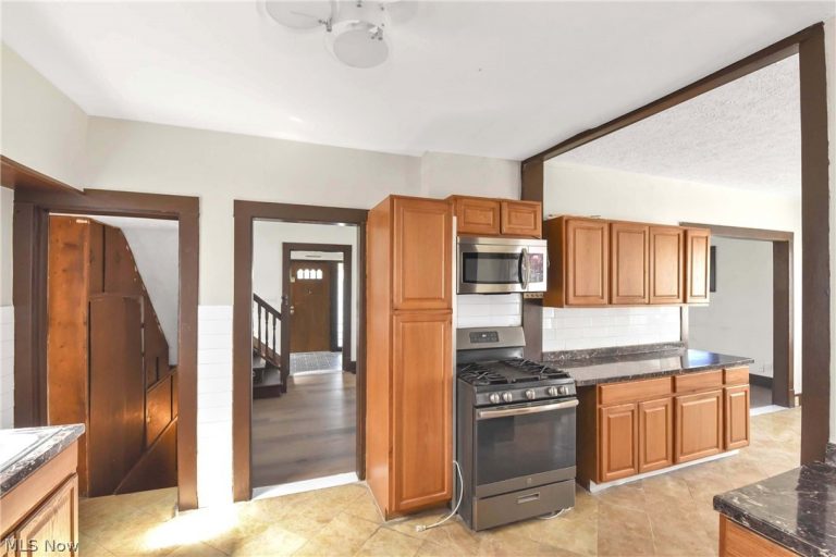 2037 Bunts Road, Lakewood, OH - Photo 3