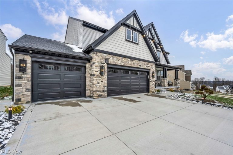 2818 Weeping Pine Drive, Medina, OH - Photo 3