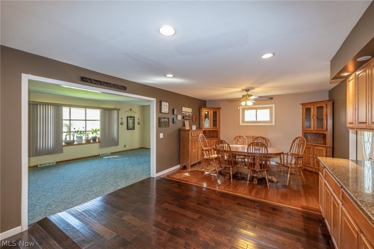 490 Mapleview Drive, Seven Hills, OH - Photo 6