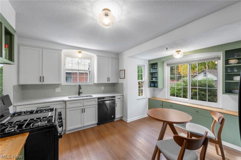 19190 Sagamore Road, Fairview Park, OH - Photo 4