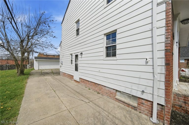 3722 Lindholm Road, Shaker Heights, OH - Photo 4