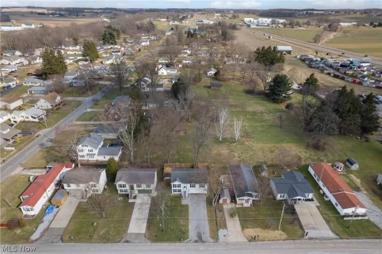 43 Cochran Street, Dalton, OH - Photo 2