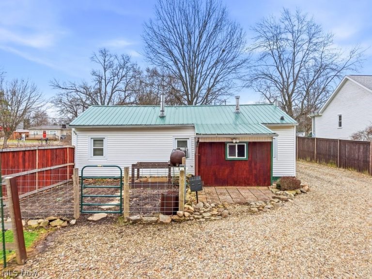 121 Meadowridge Road, Mogadore, OH - Photo 8