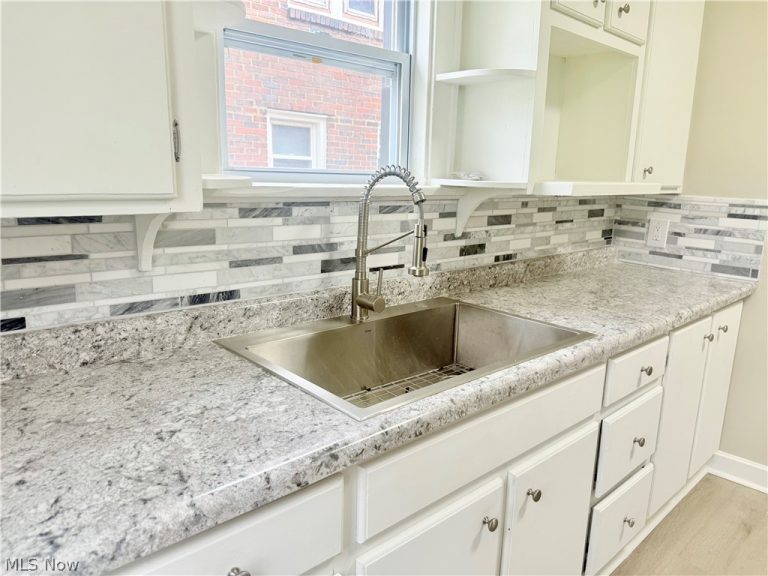 138 Roslyn, Youngstown, OH - Photo 4