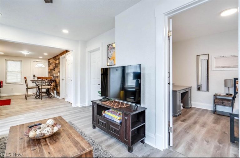 4924 Pearl Road, Cleveland, OH - Photo 4