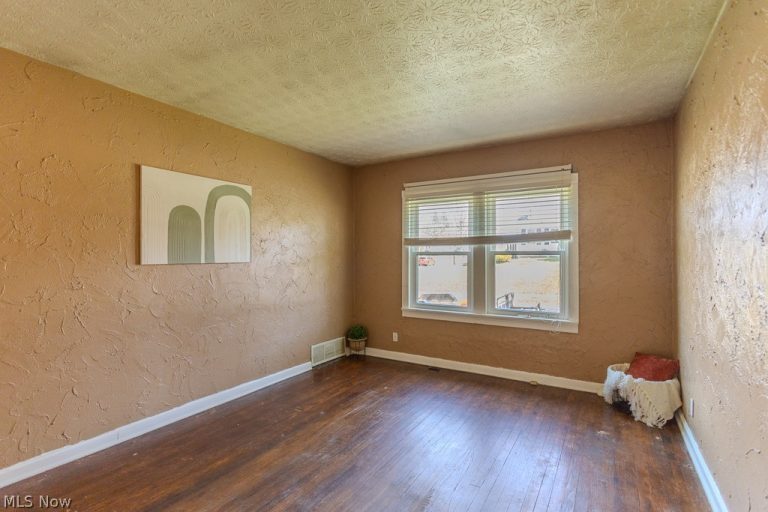 1582 Evergreen Avenue, Akron, OH - Photo 5