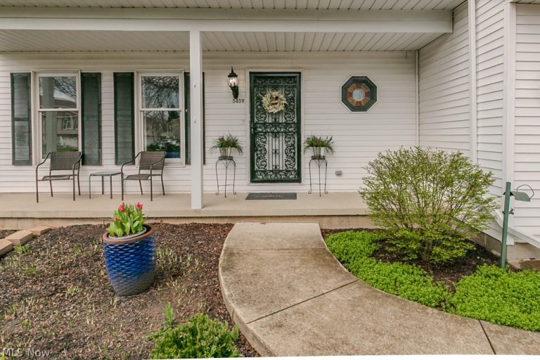 5459 Oak Ridge Drive, Willoughby, OH - Photo 5