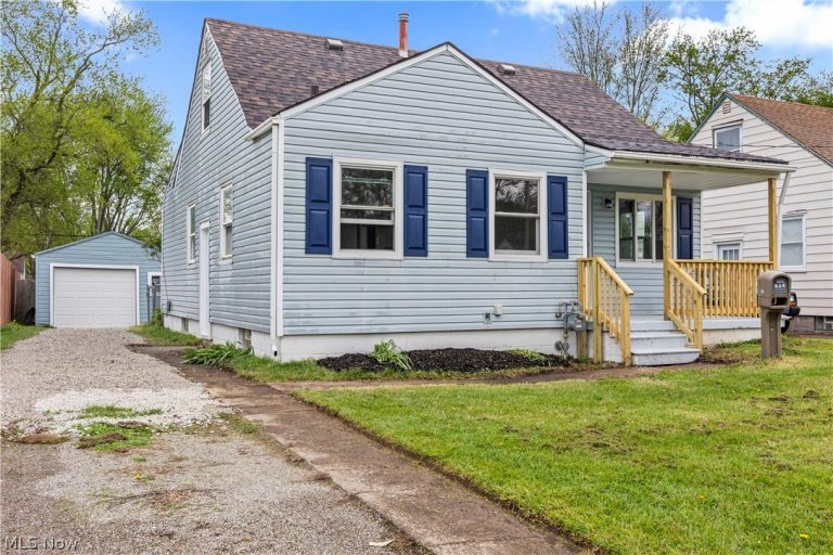 624 Eastern Heights Boulevard, Elyria, OH - Photo 2