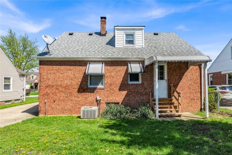 226 242nd Street, Euclid, OH - Photo 4