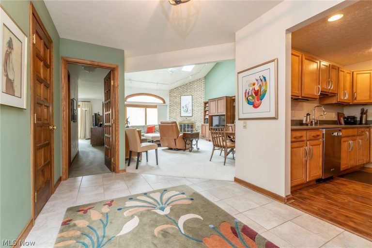 3 Windrush Lane, Beachwood, OH - Photo 4
