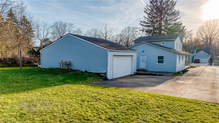 152 Harry Avenue, Munroe Falls, OH - Photo 4