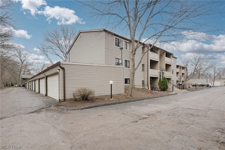 1680 Cedarwood Drive #343, Westlake, OH - Photo 2