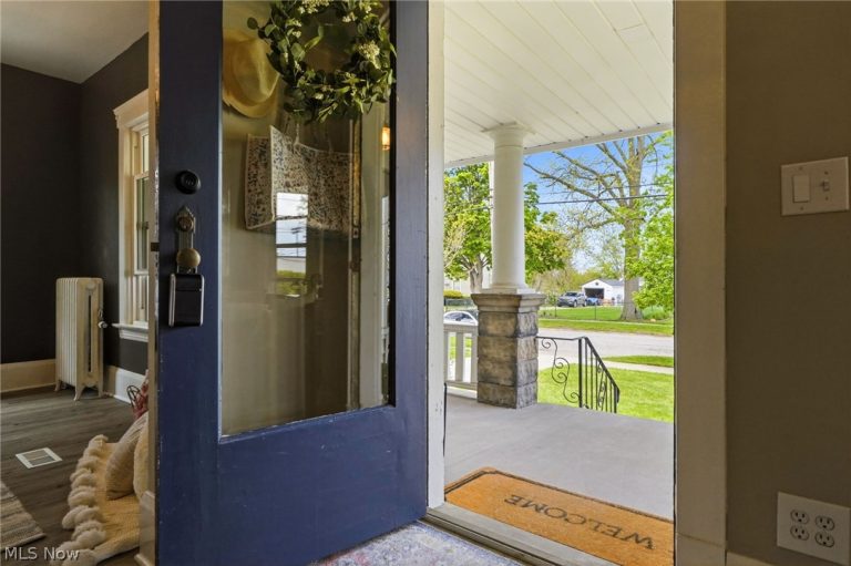 17609 Larchwood Avenue, Cleveland, OH - Photo 2