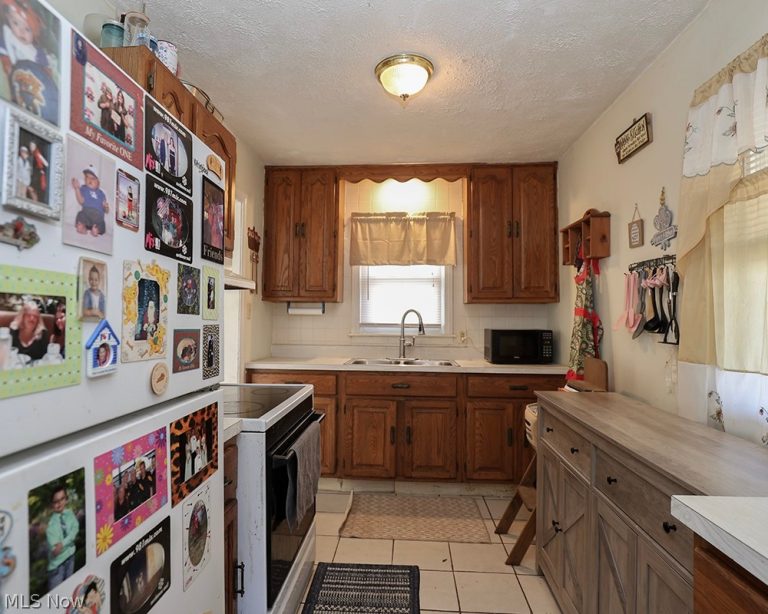 805 Clark Street, Elyria, OH - Photo 6