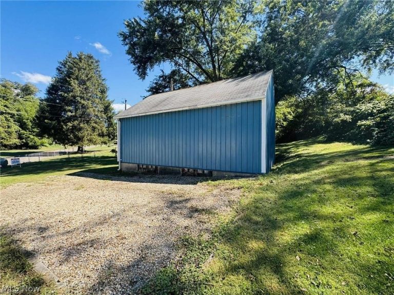 1365 Sharon (rear) Avenue, Zanesville, OH - Photo 5