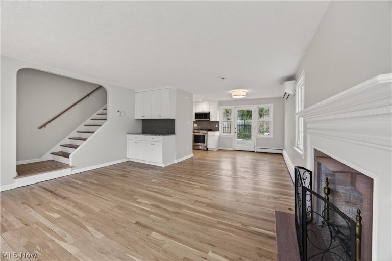 20945 Halworth Road, Shaker Heights, OH - Photo 6