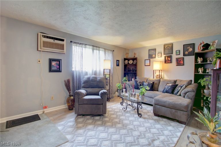 1505 Herbert Drive, Lorain, OH - Photo 4
