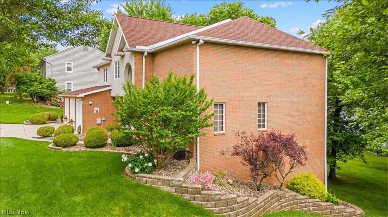 1405 Greenmont Hills Drive, Vienna, WV - Photo 4