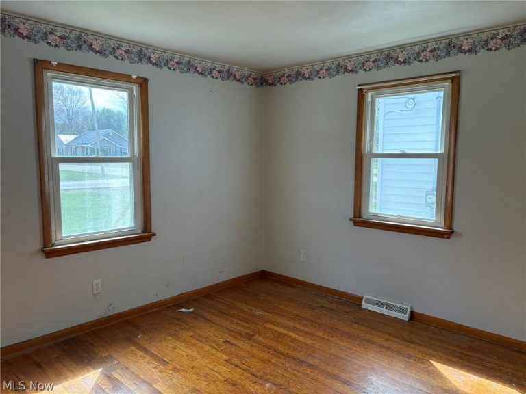 894 Main Street, Amherst, OH - Photo 5