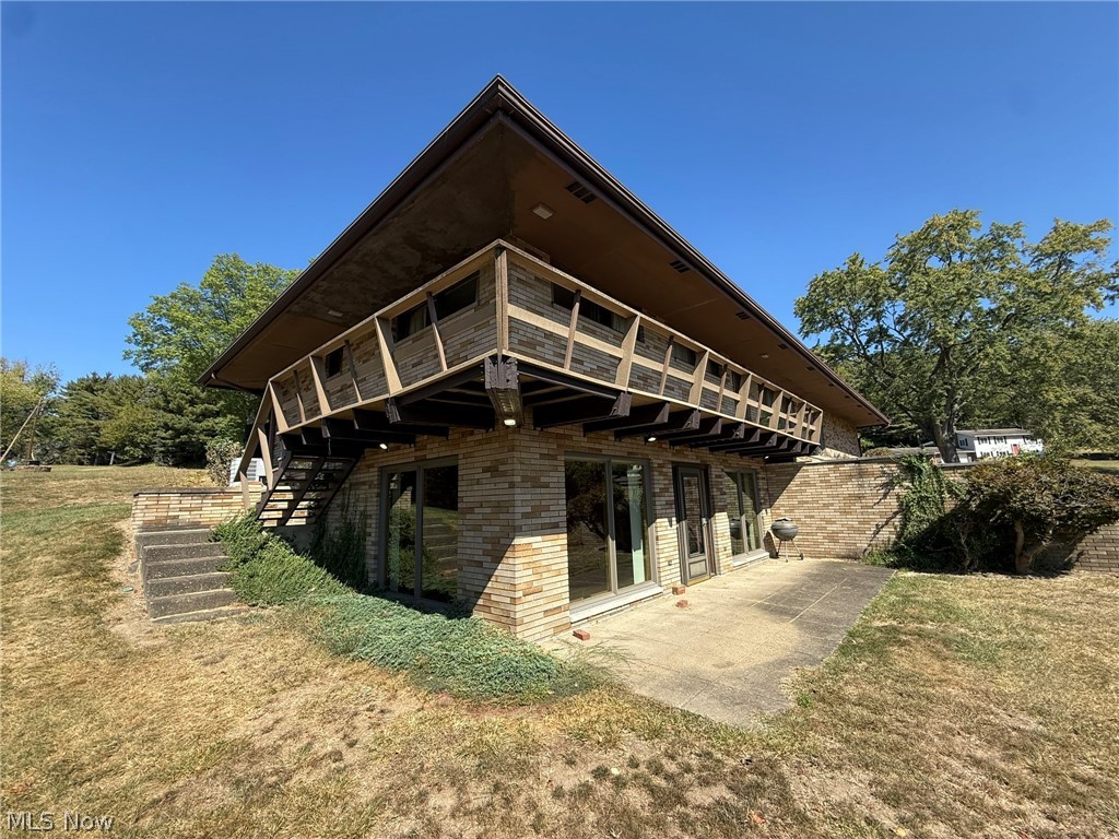 2902 Downeys Hill Drive, Dover, OH