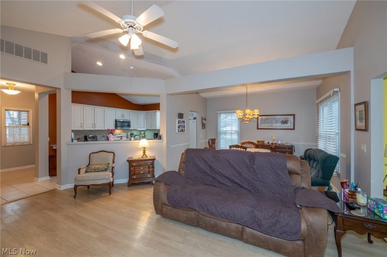 4261 Lake Harbour Way, Avon, OH - Photo 5