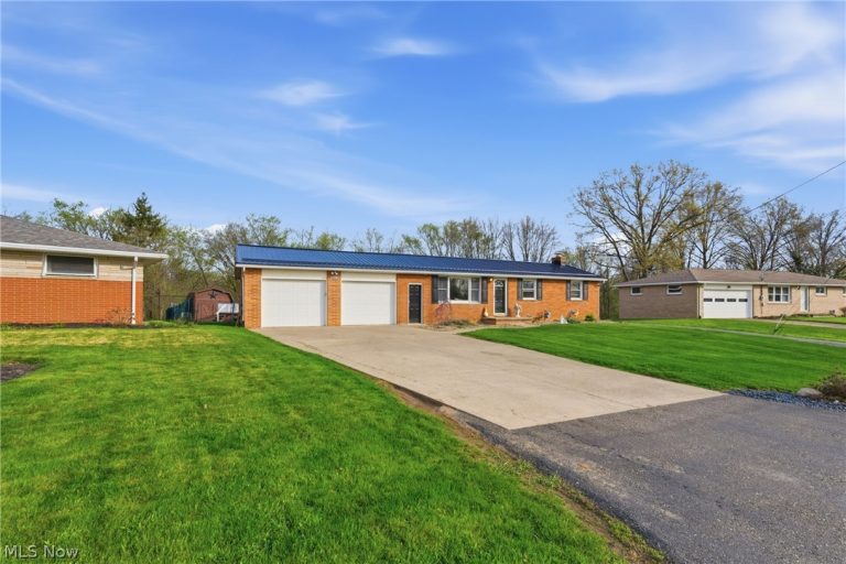 13073 Cloverleaf Street, Massillon, OH - Photo 3