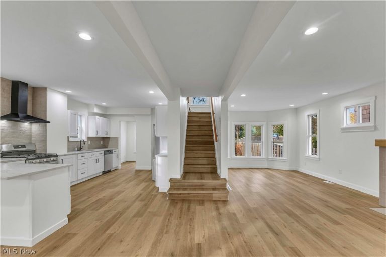 3299 Yorkshire Road, Cleveland Heights, OH - Photo 6