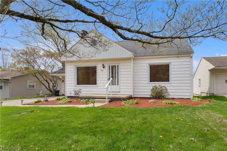 190 Struthers Liberty Road, Campbell, OH - Photo 2