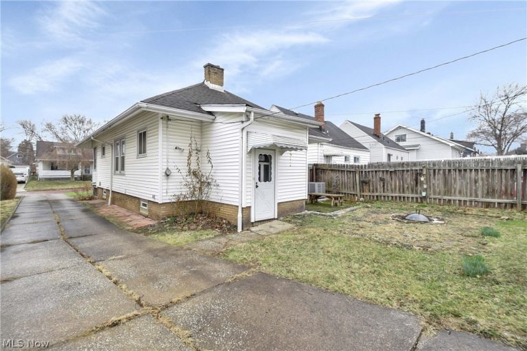 7510 Manhattan Avenue, Parma, OH - Photo 5