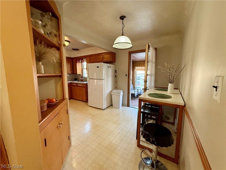 4863 93rd Street, Garfield Heights, OH - Photo 6