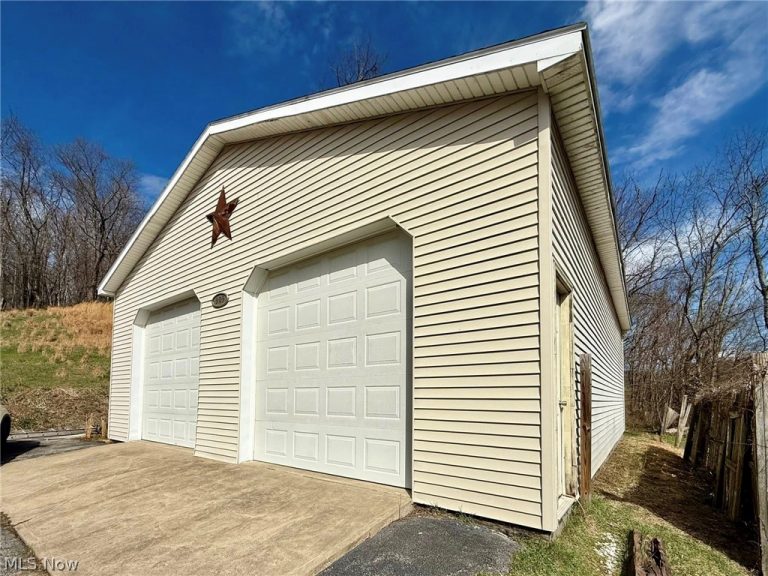 305 Gardendale Street, East Liverpool, OH - Photo 5