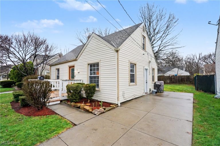 834 Sarcee Avenue, Akron, OH - Photo 4