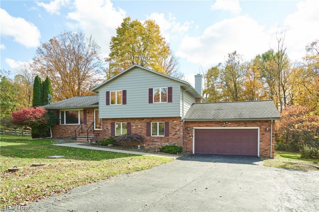 8585 Carmichael Drive, Chesterland, OH