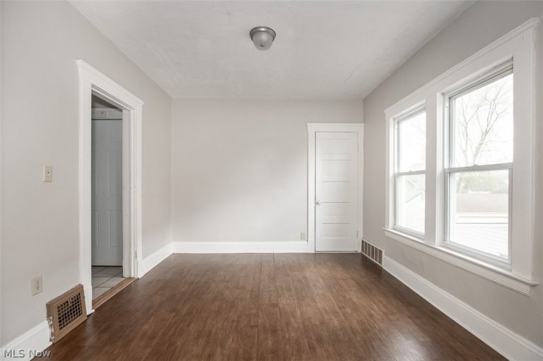 4409 Bucyrus Avenue, Cleveland, OH - Photo 5