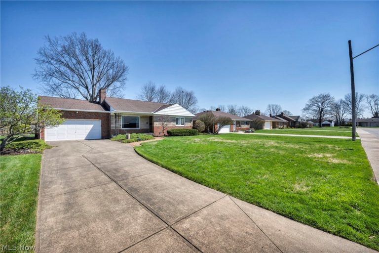4497 Ranchview Avenue, North Olmsted, OH - Photo 2