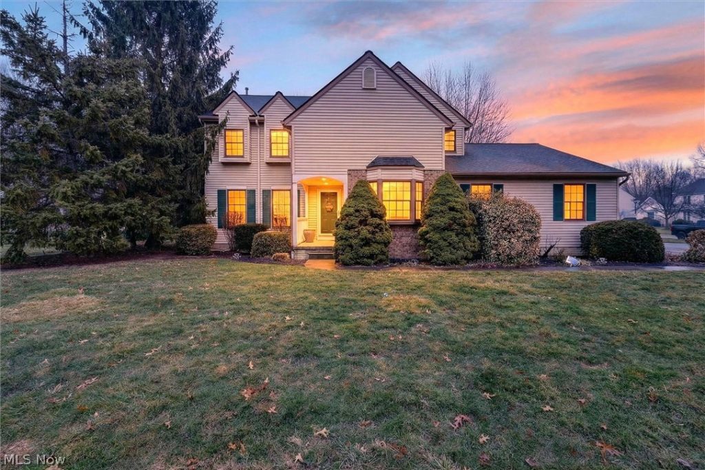 648 Landerwood Lane, Avon Lake, OH
