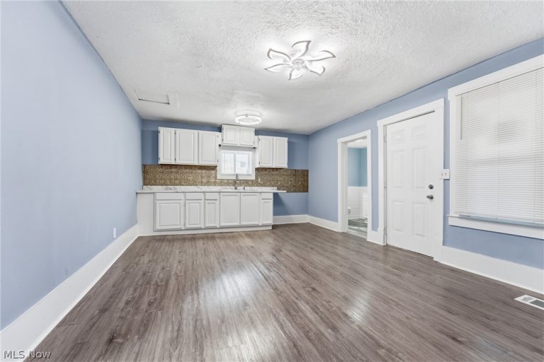 912 Essig Court, Canton, OH - Photo 4