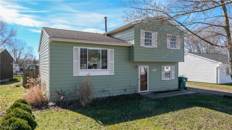 9870 Short Drive, Windham, OH - Photo 3