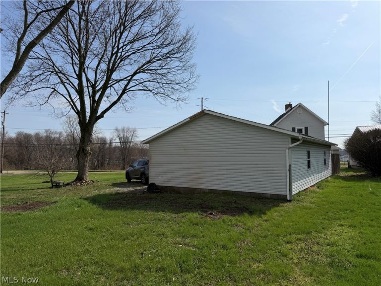 824 Goshen Avenue, New Philadelphia, OH - Photo 6