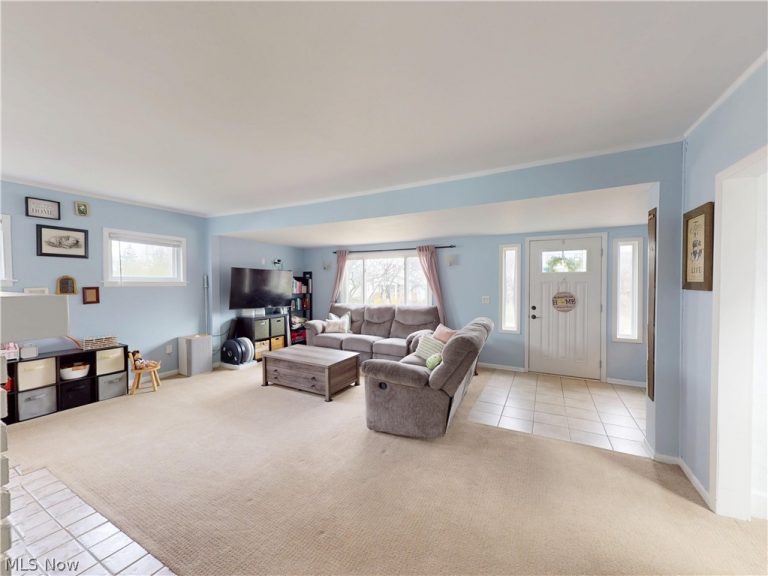 5162 Oakmont Drive, Lyndhurst, OH - Photo 4