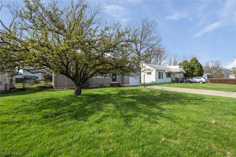 3144 Lost Nation Blvd, Willoughby, OH - Photo 3