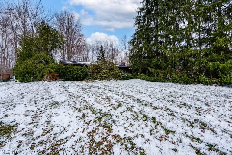 684 Sherwood Drive, Aurora, OH - Photo 4