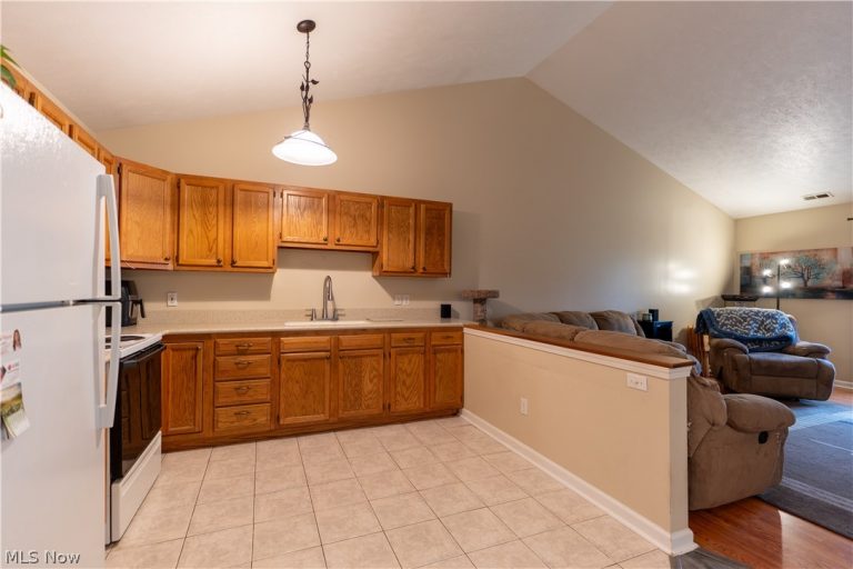 204 Harbor Ridge Lane, Fairport Harbor, OH - Photo 8
