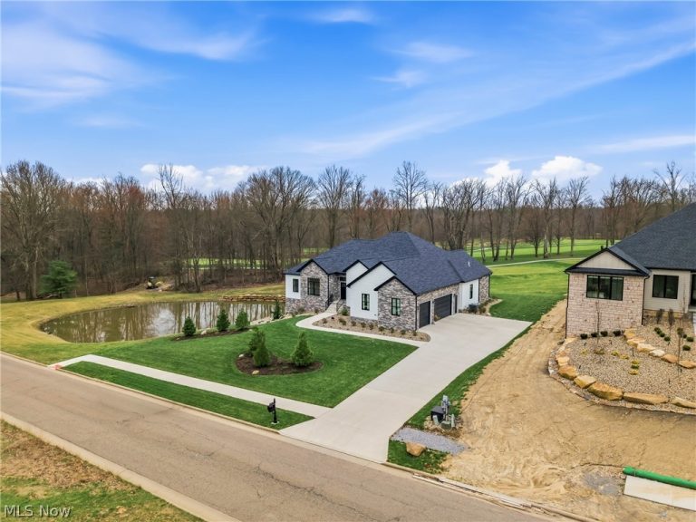 6879 Kyle Ridge Pointe, Canfield, OH - Photo 5