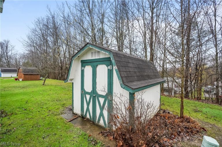 228 Troy Oaks Drive, Hiram, OH - Photo 8
