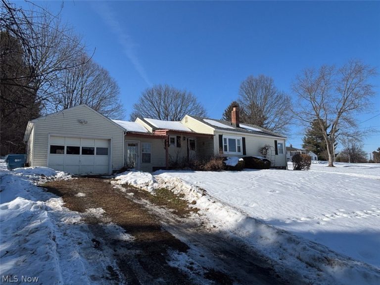 4688 Mayfair Road, North Canton, OH - Photo 2